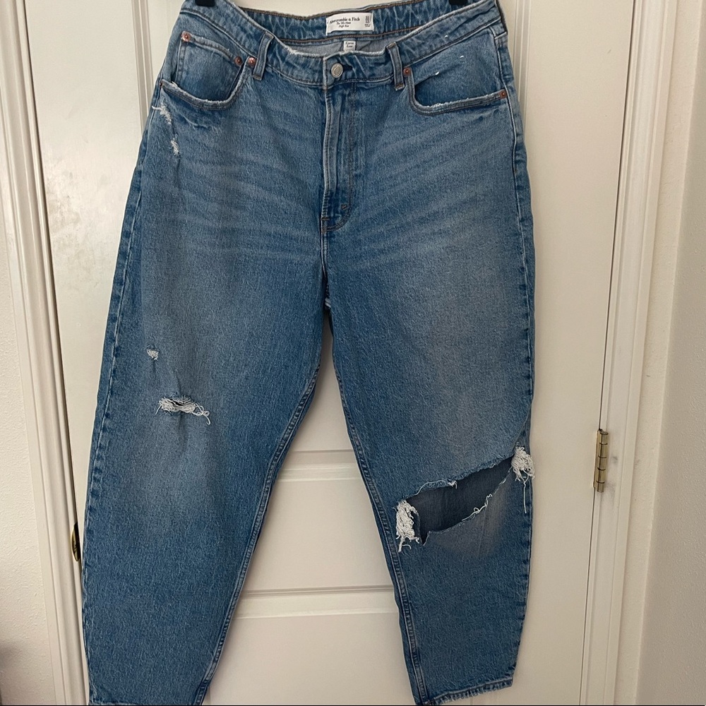 Never Worn Abercrombie&fitch Distressed Jeans High Rise